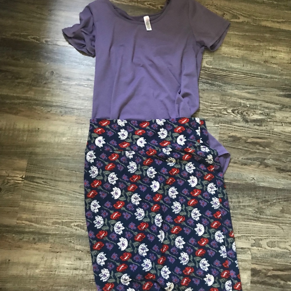 Lula roe Cassie skirt size medium and classic tee